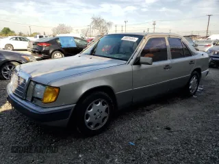 1993 Mercedes-Benz 400 with VIN WDBEA34E2PB941652, listed as a Copart auction lot 50035065 with 162,925 mi miles and Salvage Title. Bid and sale history available at carsss.com. Image 1.