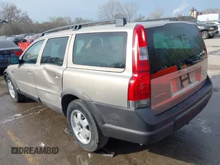 2004 Volvo V70 XC70 with VIN YV1SZ59H441165645, listed as a IAAI auction lot 41889089 with 262,914 mi miles. Bid and sale history available at carsss.com. Image 3.