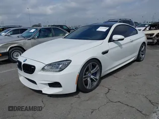 2013 BMW M6 z VIN WBSLX9C50DC968892, wystawiony jako IAAI lot #41935486 z przebiegiem 105 736 mil mil oraz . Historia ofert i sprzedaży dostępna na DreamBid. Obrazek 2.