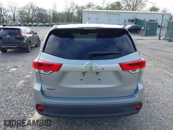 2018 Toyota Highlander SE z VIN 5TDJZRFHXJS800427, wystawiony jako IAAI lot #41902639 z przebiegiem 88 140 mil mil oraz . Historia ofert i sprzedaży dostępna na DreamBid. Obrazek 16.