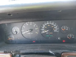 1996 Jeep Grand Cherokee Laredo z VIN 1J4GZ58Y5TC186403, wystawiony jako IAAI lot #41562270 z przebiegiem 205 797 mil mil oraz . Historia ofert i sprzedaży dostępna na DreamBid. Obrazek 7.