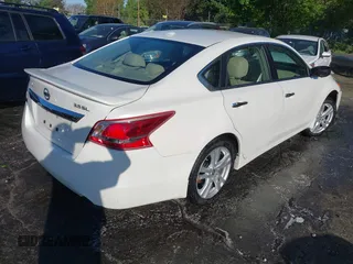 2013 Nissan Altima SV with VIN 1N4BL3AP8DC212068, listed as a IAAI auction lot 42022858 with 67,177 mi miles and . Bid and sale history available at DreamBid. Image 4.