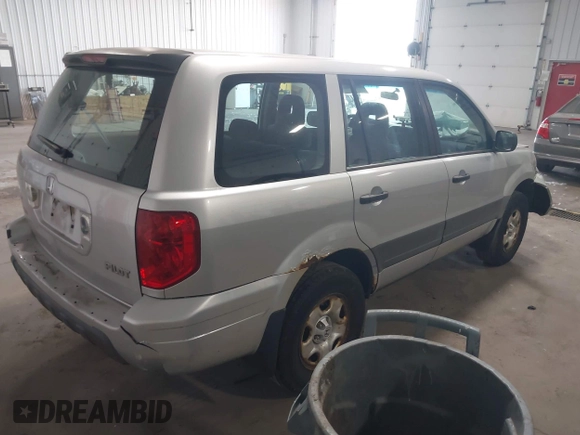 2004 Honda Pilot LX z VIN 2HKYF18154H587485, wystawiony jako IAAI lot #42407918 z przebiegiem 239 172 mil mil oraz . Historia ofert i sprzedaży dostępna na DreamBid. Obrazek 4.