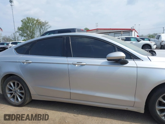 2017 Ford Fusion SE z VIN 3FA6P0HD0HR129175, wystawiony jako IAAI lot #42126532 z przebiegiem 120 424 mil mil oraz . Historia ofert i sprzedaży dostępna na DreamBid. Obrazek 13.