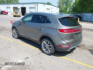 2017 Lincoln MKC Select with VIN 5LMCJ2D9XHUL46424, listed as a IAAI auction lot 42363939 with Not provided miles and . Bid and sale history available at DreamBid. Image 3.