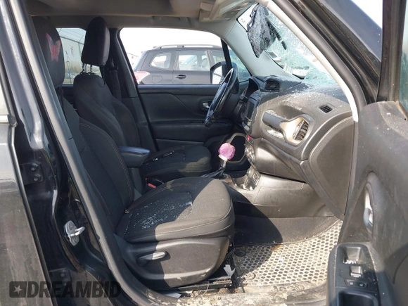 2016 Jeep Renegade Latitude with VIN ZACCJBBT9GPE04223, listed as a IAAI auction lot 41782702 with 82,789 mi miles. Bid and sale history available at carsss.com. Image 5.