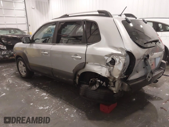 2007 Hyundai Tucson SE with VIN KM8JN12DX7U610529, listed as a IAAI auction lot 41370668 with 172,802 mi miles. Bid and sale history available at carsss.com. Image 3.