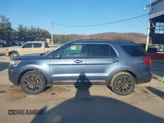 2019 Ford Explorer XLT z VIN 1FM5K8D8XKGA27209, wystawiony jako IAAI lot #41733324 z przebiegiem 166 015 mil mil oraz . Historia ofert i sprzedaży dostępna na DreamBid. Obrazek 14.