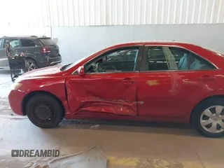 2007 Toyota Camry CE z VIN 4T4BE46K37R004090, wystawiony jako IAAI lot #42028376 z przebiegiem 110 803 mil mil oraz . Historia ofert i sprzedaży dostępna na DreamBid. Obrazek 15.