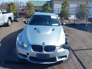 2011 BMW M3 z VIN WBSDX9C53BE399462, wystawiony jako IAAI lot #41562714 z przebiegiem 125 794 mil mil oraz . Historia ofert i sprzedaży dostępna na DreamBid. Obrazek 12.
