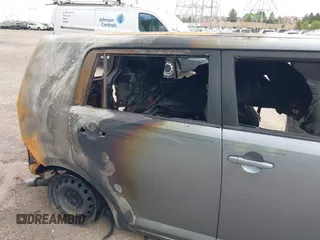 2012 Scion xB z VIN JTLZE4FE9CJ028904, wystawiony jako IAAI lot #42182504 z przebiegiem 40 mil mil oraz . Historia ofert i sprzedaży dostępna na DreamBid. Obrazek 6.