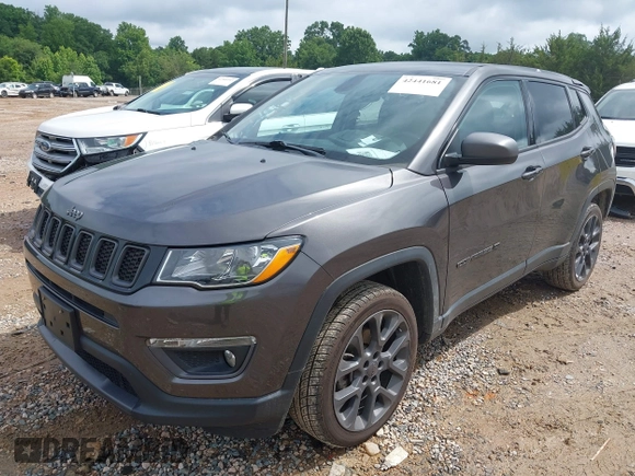 2021 Jeep Compass 80th Anniversary z VIN 3C4NJDEB5MT516982, wystawiony jako IAAI lot #42441681 z przebiegiem 37 414 mil mil oraz . Historia ofert i sprzedaży dostępna na DreamBid. Obrazek 18.