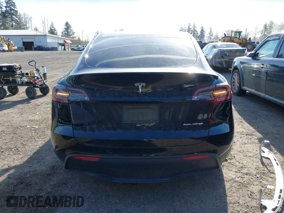 2021 Tesla Model Y Long Range with VIN 5YJYGDEE9MF301903, listed as a IAAI auction lot 42004007 with 26,740 mi miles. Bid and sale history available at carsss.com. Image 17.