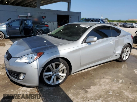 2010 Hyundai Genesis Coupe Grand Touring z VIN KMHHU6KH8AU040913, wystawiony jako Copart lot #57479885 z przebiegiem Nie podano mil oraz Szkoda całkowita • Salvage title. Historia ofert i sprzedaży dostępna na DreamBid. Obrazek 1.