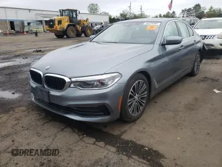 2019 BMW 5 Series 540i xDrive z VIN WBAJE7C59KWW10059, wystawiony jako Copart lot #56929205 z przebiegiem Nie podano mil oraz Szkoda całkowita • Salvage title. Historia ofert i sprzedaży dostępna na DreamBid. Obrazek 1.