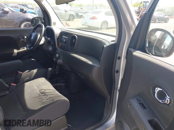 2011 Nissan Cube S z VIN JN8AZ2KR1BT205110, wystawiony jako IAAI lot #42152109 z przebiegiem 92 493 mil mil oraz . Historia ofert i sprzedaży dostępna na DreamBid. Obrazek 5.