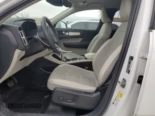 2020 Volvo XC40 Momentum with VIN YV4162UK2L2301157, listed as a Copart auction lot 50737225 with 45,666 mi miles and Salvage Title. Bid and sale history available at DreamBid. Image 7.