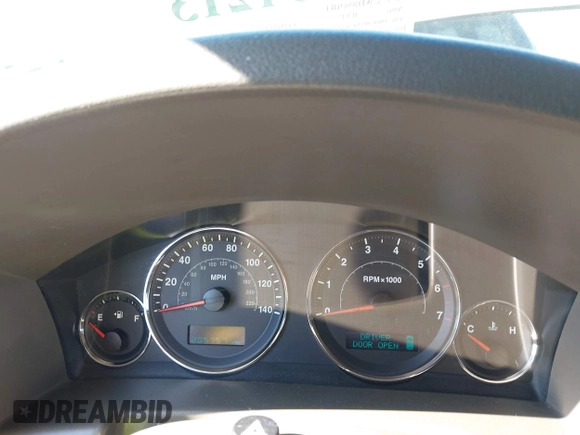 2006 Jeep Commander z VIN 1J8HG48N16C363512, wystawiony jako IAAI lot #41991213 z przebiegiem 205 757 mil mil oraz . Historia ofert i sprzedaży dostępna na DreamBid. Obrazek 7.