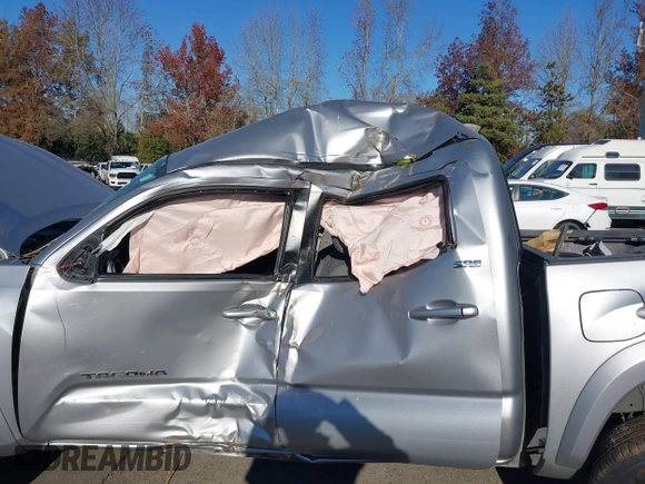 2018 Toyota Tacoma SR with VIN 3TMCZ5AN9JM127113, listed as a IAAI auction lot 41400379 with 12,660 mi miles. Bid and sale history available at carsss.com. Image 6.