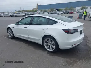 2023 Tesla Model 3 z VIN 5YJ3E1EA8PF437584, wystawiony jako IAAI lot #42112679 z przebiegiem 52 574 mil mil oraz . Historia ofert i sprzedaży dostępna na DreamBid. Obrazek 3.
