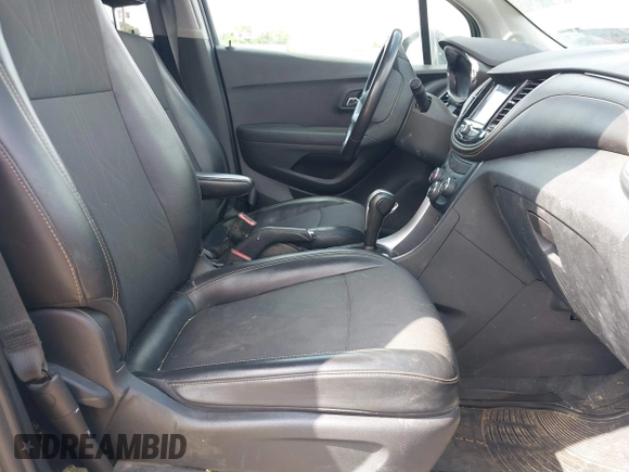 2020 Chevrolet Trax LT z VIN 3GNCJLSB1LL293934, wystawiony jako IAAI lot #42041044 z przebiegiem 142 394 mil mil oraz . Historia ofert i sprzedaży dostępna na DreamBid. Obrazek 5.