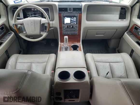 2013 Lincoln Navigator z VIN 5LMJJ2H55DEL07940, wystawiony jako Copart lot #50454775 z przebiegiem 182 682 mil mil oraz Szkoda całkowita • Salvage title. Historia ofert i sprzedaży dostępna na DreamBid. Obrazek 8.