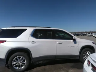 2020 Chevrolet Traverse LT Cloth with VIN 1GNERGKWXLJ112767, listed as a IAAI auction lot 41617752 with 195,043 mi miles. Bid and sale history available at carsss.com. Image 13.
