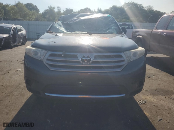 2013 Toyota Highlander with VIN 5TDBK3EH5DS213399, listed as a Copart auction lot 69588574 with 0 mi miles and Non Repairable. Bid and sale history available at carsss.com. Image 5.