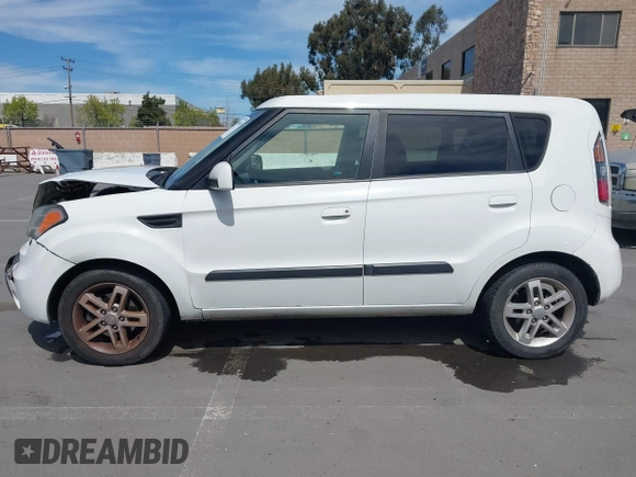 2010 Kia Soul + with VIN KNDJT2A21A7128666, listed as a IAAI auction lot 42019160 with 113,198 mi miles. Bid and sale history available at carsss.com. Image 14.