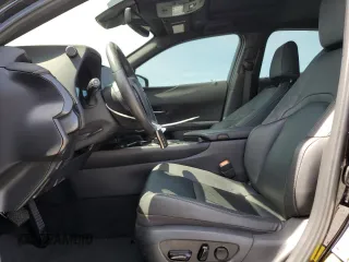 2023 Lexus UX 250h Premium z VIN JTHP6JBH9P2142897, wystawiony jako Copart lot #61782595 z przebiegiem 35 489 mil mil oraz Szkoda całkowita • Salvage title. Historia ofert i sprzedaży dostępna na DreamBid. Obrazek 7.