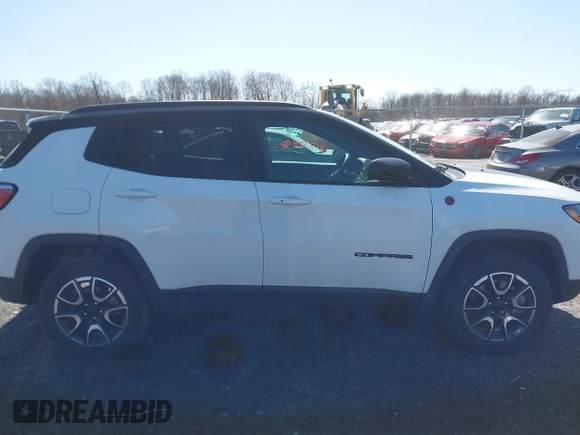 2024 Jeep Compass Trailhawk with VIN 3C4NJDDN9RT140998, listed as a IAAI auction lot 41792858 with 8,611 mi miles and . Bid and sale history available at DreamBid. Image 13.