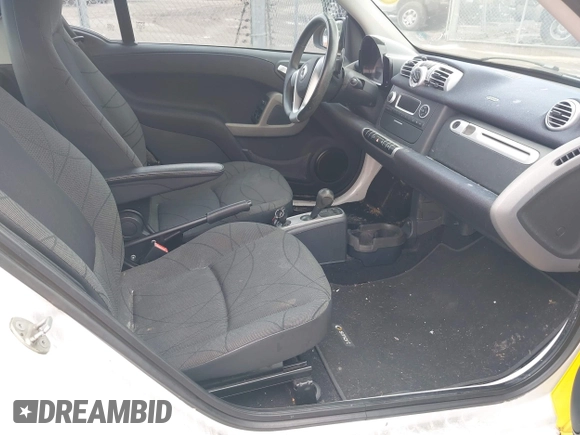 2014 Smart fortwo Pure z VIN WMEEJ3BA0EK738873, wystawiony jako IAAI lot #41993948 z przebiegiem 88 946 mil mil oraz . Historia ofert i sprzedaży dostępna na DreamBid. Obrazek 8.