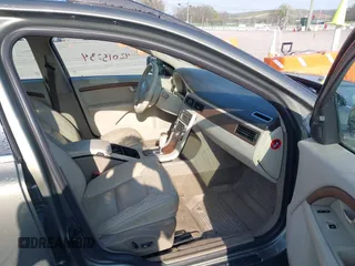 2010 Volvo XC70 3.2L with VIN YV4960BZ9A1078593, listed as a IAAI auction lot 42015234 with 242,005 mi miles and . Bid and sale history available at DreamBid. Image 5.
