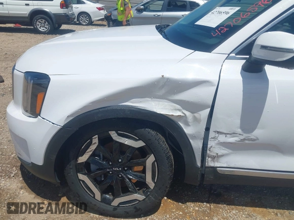 2025 Kia Telluride S with VIN 5XYP6DGC0SG590900, listed as a IAAI auction lot 42706596 with 6,712 mi miles and . Bid and sale history available at DreamBid. Image 6.