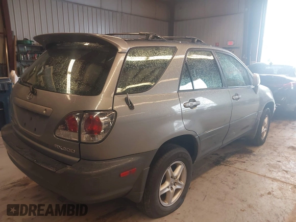 2003 Lexus RX 300 with VIN JTJHF10U330297793, listed as a IAAI auction lot 42200805 with 189,811 mi miles. Bid and sale history available at carsss.com. Image 4.