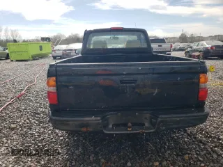 2001 Toyota Tacoma z VIN 5TENL42N41Z817826, wystawiony jako Copart lot #49738685 z przebiegiem 299 844 mil mil oraz Szkoda całkowita • Salvage title. Historia ofert i sprzedaży dostępna na DreamBid. Obrazek 6.