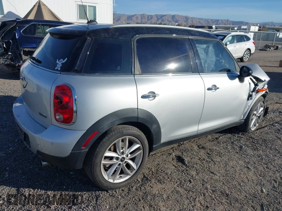2012 MINI Countryman with VIN WMWZB3C59CWM05749, listed as a IAAI auction lot 38329304 with 64,590 mi miles and . Bid and sale history available at DreamBid. Image 4.