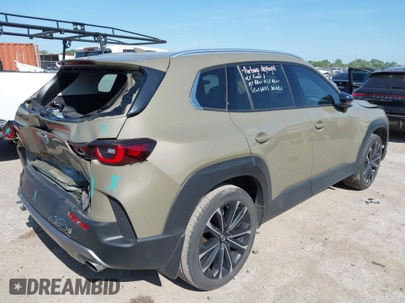 2024 Mazda CX-50 Premium z VIN 7MMVABDYXRN229669, wystawiony jako IAAI lot #41999385 z przebiegiem 10 882 mil mil oraz . Historia ofert i sprzedaży dostępna na DreamBid. Obrazek 4.