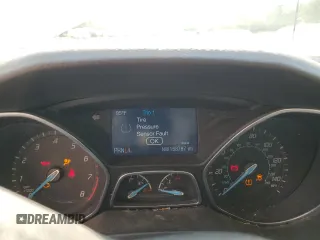 2014 Ford Focus SE z VIN 1FADP3K24EL345833, wystawiony jako Copart lot #57307075 z przebiegiem 158 787 mil mil oraz Szkoda całkowita • Salvage title. Historia ofert i sprzedaży dostępna na DreamBid. Obrazek 9.
