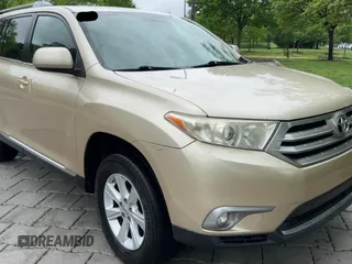2011 Toyota Highlander z VIN 5TDZK3EH6BS044070, wystawiony jako Copart lot #60292895 z przebiegiem 189 444 mil mil oraz Czysty tytuł • Clean title. Historia ofert i sprzedaży dostępna na DreamBid. Obrazek 1.