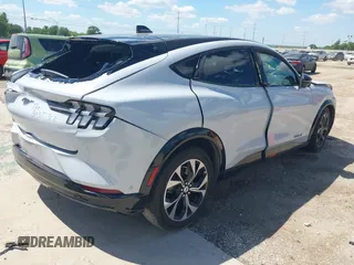 2023 Ford Mustang Mach-E Premium z VIN 3FMTK3SU2PMA96628, wystawiony jako IAAI lot #42225953 z przebiegiem Nie podano mil oraz . Historia ofert i sprzedaży dostępna na DreamBid. Obrazek 4.