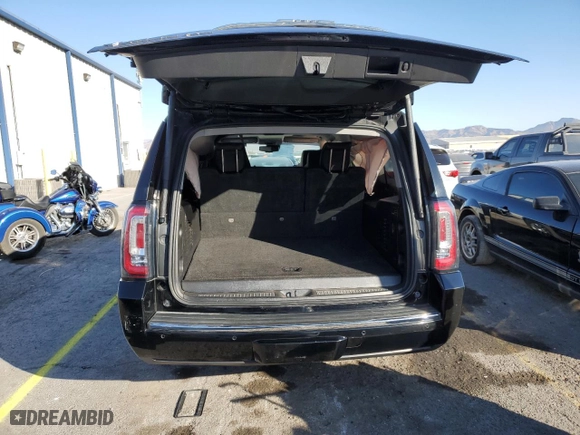 2019 GMC Yukon XL Denali with VIN 1GKS2HKJXKR368518, listed as a Copart auction lot 42833005 with 69,557 mi miles and Salvage Title. Bid and sale history available at carsss.com. Image 6.
