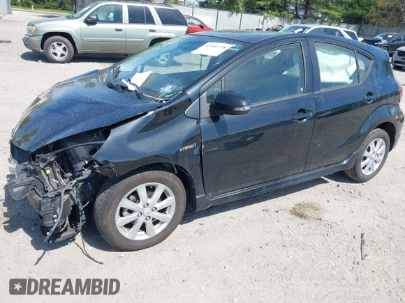 2017 Toyota Prius One z VIN JTDKDTB39H1591876, wystawiony jako IAAI lot #42086978 z przebiegiem 115 070 mil mil oraz . Historia ofert i sprzedaży dostępna na DreamBid. Obrazek 18.