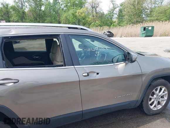 2016 Jeep Cherokee Latitude with VIN 1C4PJMCS6GW242153, listed as a IAAI auction lot 42107782 with 90,562 mi miles and . Bid and sale history available at carsss.com. Image 18.