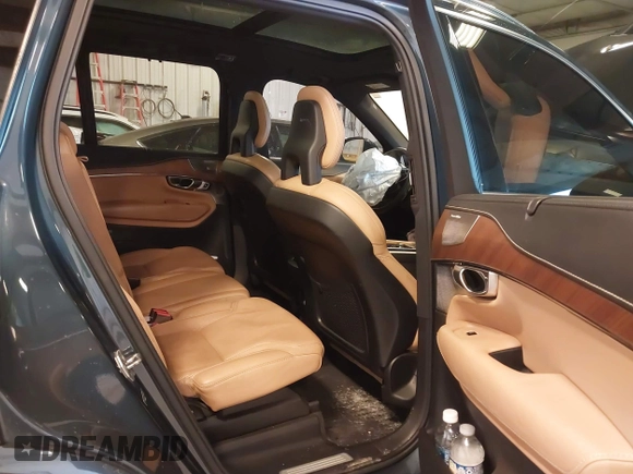 2018 Volvo XC90 Inscription with VIN YV4A22PLXJ1344826, listed as a IAAI auction lot 41663313 with 93,227 mi miles. Bid and sale history available at carsss.com. Image 8.