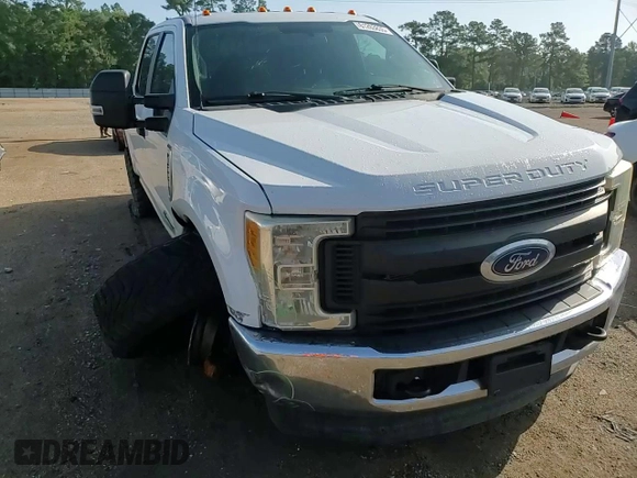 2017 Ford F-250 Lariat with VIN 1FT7W2BT7HEC13302, listed as a Copart auction lot 61263835 with 188,928 mi miles and Salvage title. Bid and sale history available at DreamBid. Image 13.
