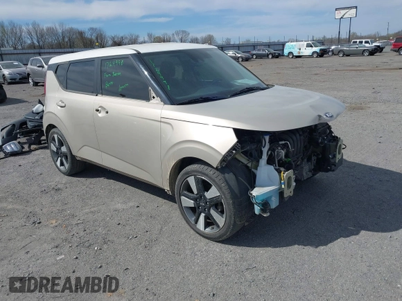2020 Kia Soul EX with VIN KNDJ33AU5L7073908, listed as a IAAI auction lot 41816282 with 53,002 mi miles. Bid and sale history available at carsss.com. Image 1.