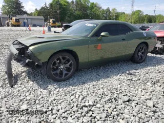 2019 Dodge Challenger SXT z VIN 2C3CDZAG6KH746800, wystawiony jako Copart lot #54011225 z przebiegiem 119 511 mil mil oraz Szkody całkowita. Historia ofert i sprzedaży dostępna na DreamBid. Obrazek 1.