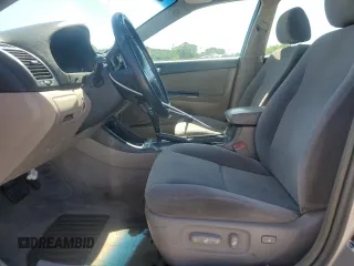 2004 Toyota Camry LE z VIN 4T1BE32K94U366012, wystawiony jako Copart lot #57884305 z przebiegiem 155 900 mil mil oraz Czysty tytuł • Clean title. Historia ofert i sprzedaży dostępna na DreamBid. Obrazek 7.
