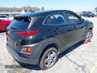 2021 Hyundai Kona SE с VIN KM8K12AA7MU687240, выставлен на аукционе IAAI как лот 42216710 с пробегом 108 063 миль миль и . История ставок и продаж доступна на DreamBid. Изображение 4.